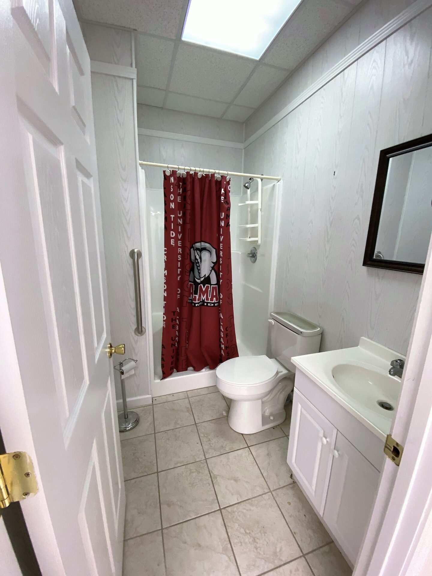 Common-Area-Bathroom.jpg
